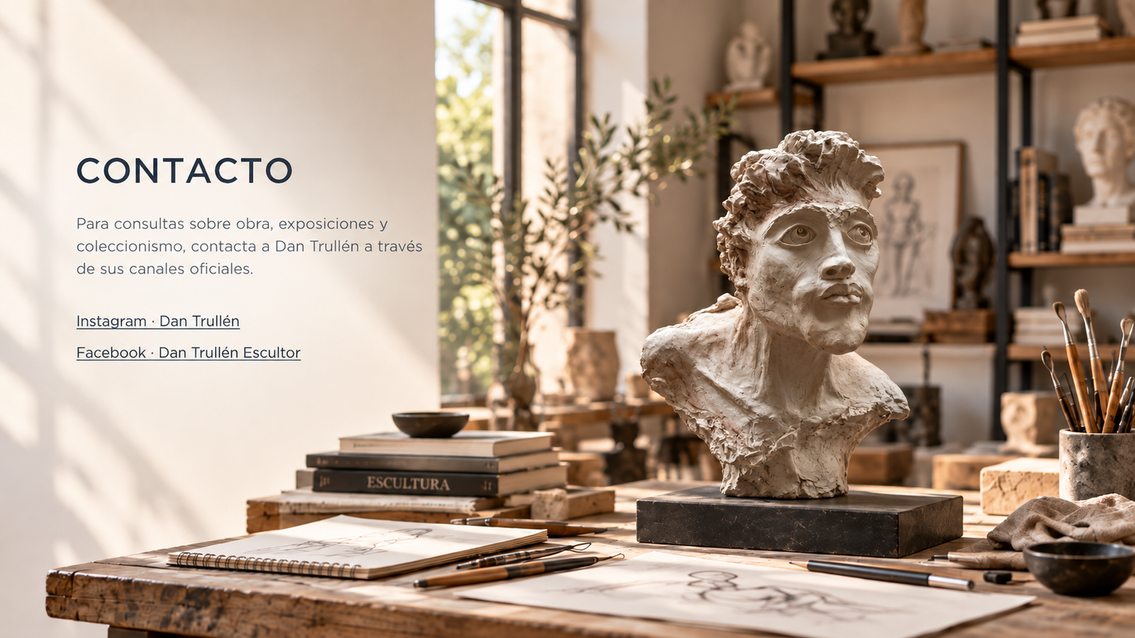 Estudio de escultura con Reflexión sobre la mesa de trabajo y datos de contacto de Dan Trullén